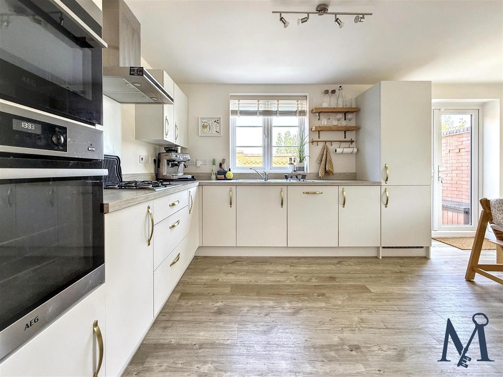 Property photo 3 of 25 Kitchen Diner