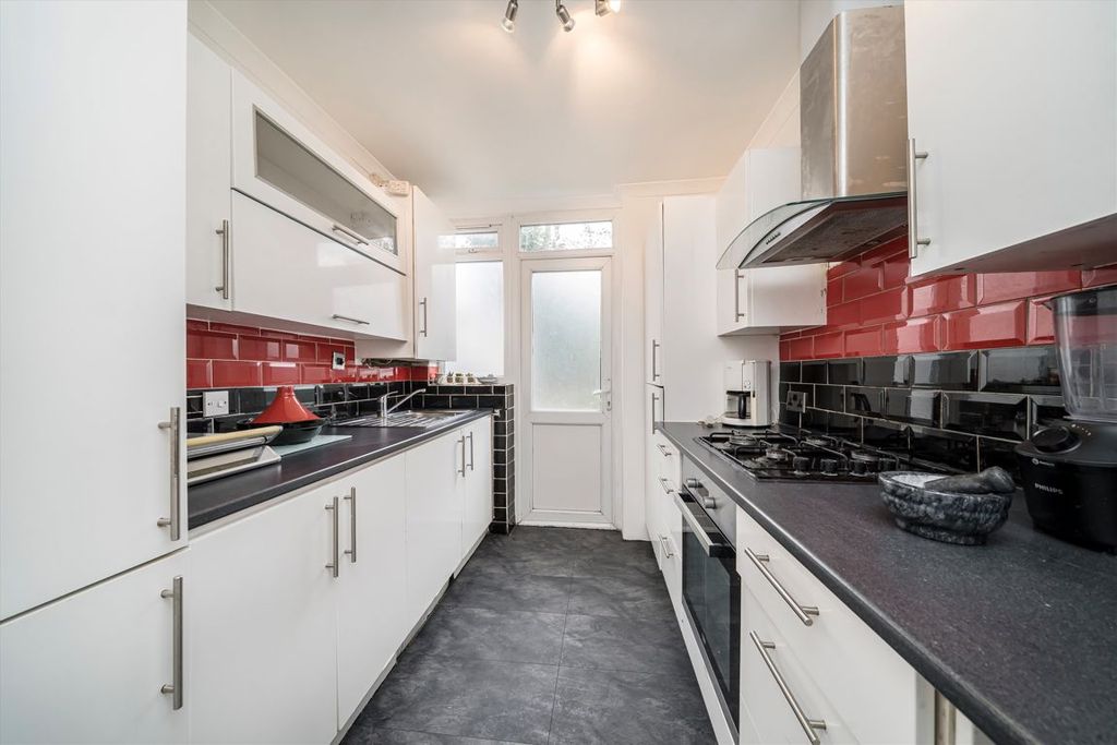 Property photo 3 of 9