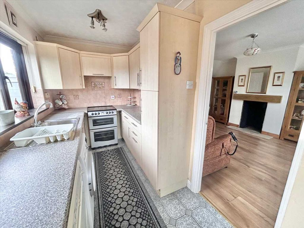 Property photo 3 of 27 Kitchen