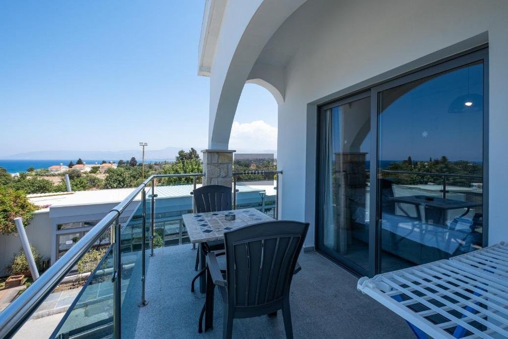 Property photo 2 of 23