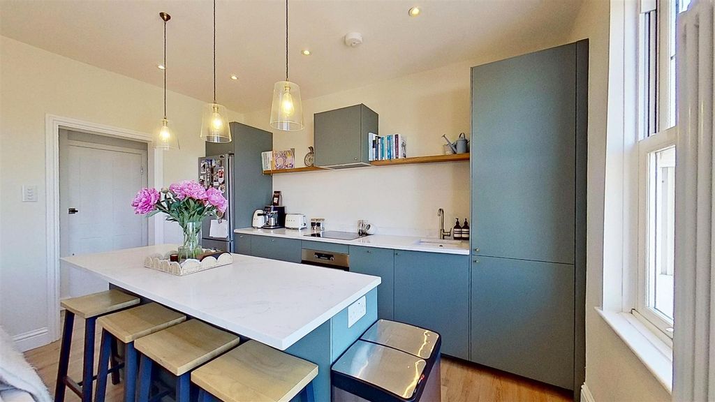 Property photo 1 of 12 Garratt-Lane-Earlsfield-London-Sw18-06222026_19493