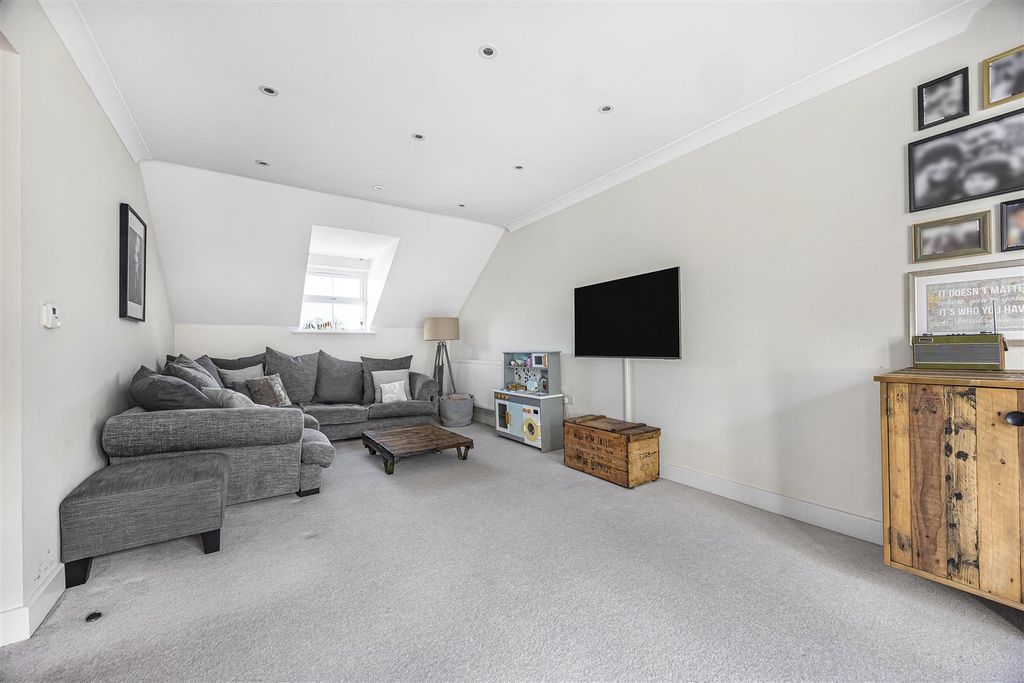 Property photo 3 of 20