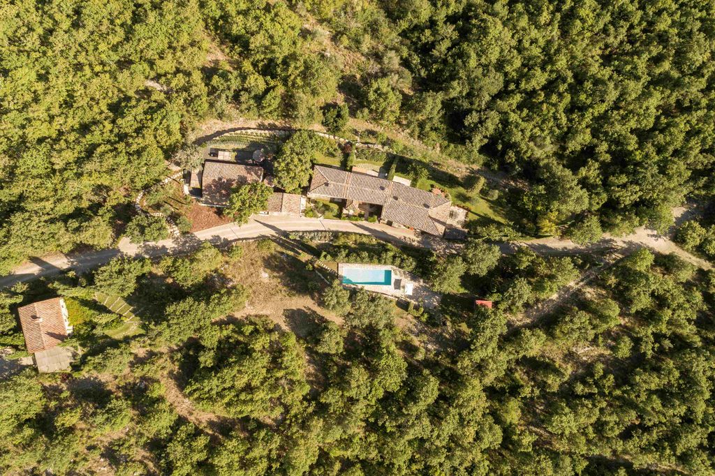 Property photo 2 of 28