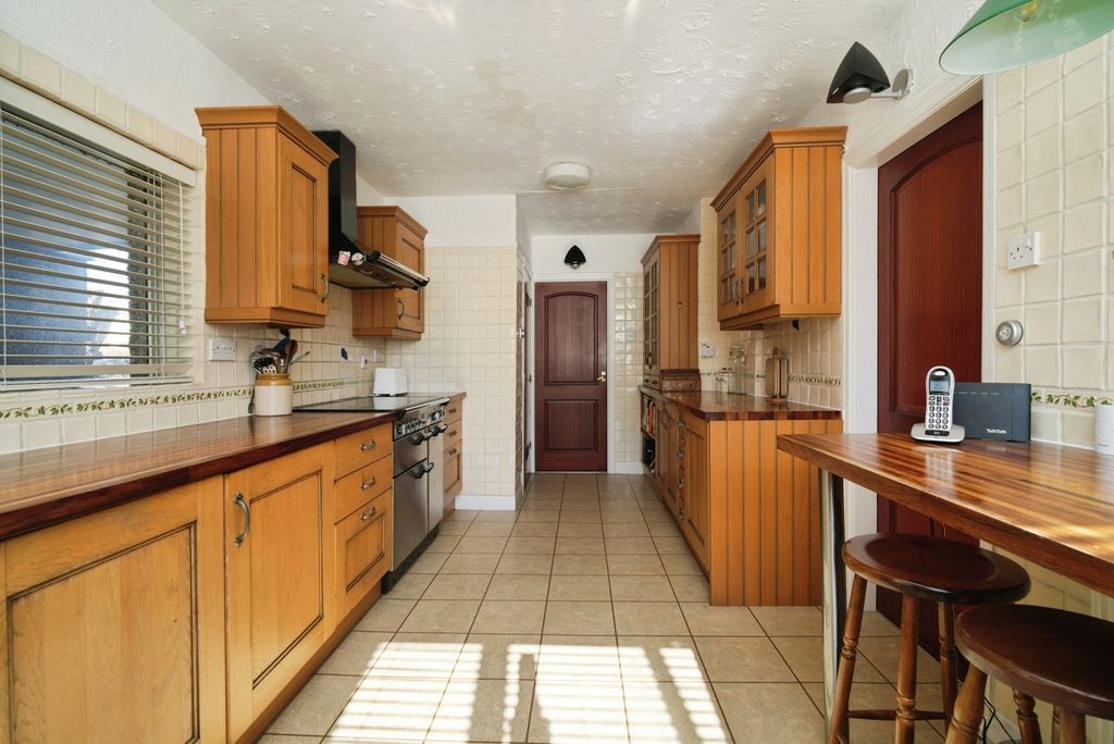 Property photo 3 of 16 Photo