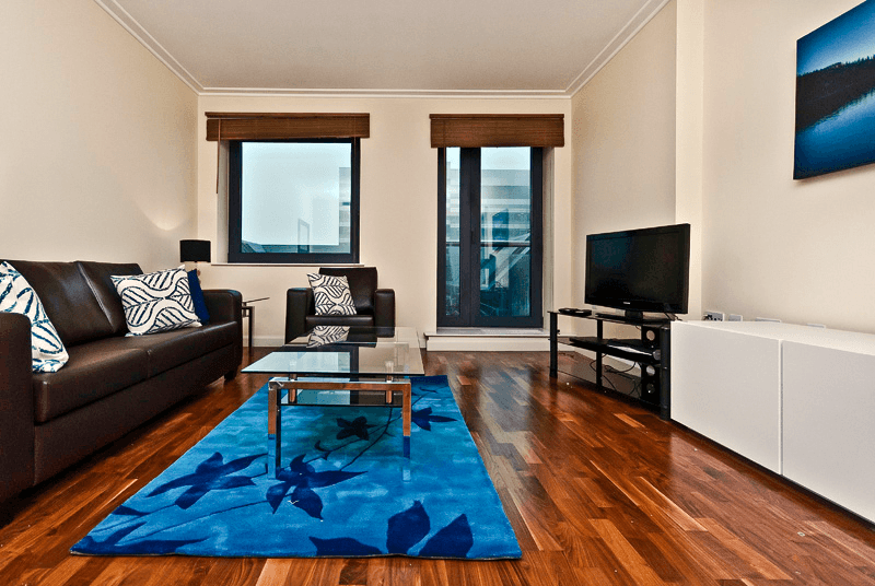 Property photo 1 of 8 One-Bedroom Apartment In Canary Wharf, E14