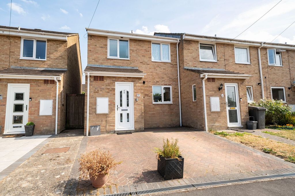 Property photo 1 of 21 Property Frontage & Side Access
