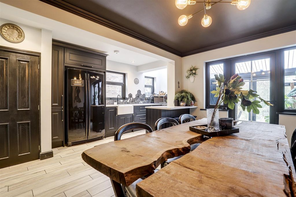 Property photo 3 of 23 11950.Jpg