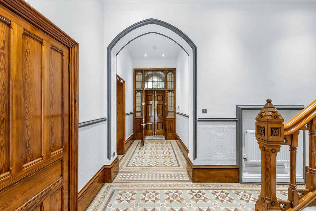 Property photo 2 of 20 Image