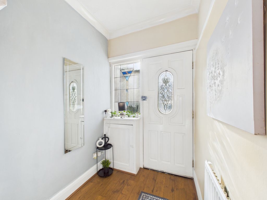 Property photo 2 of 27