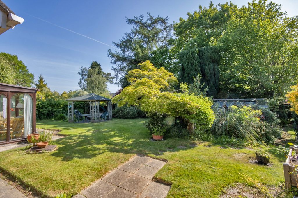 Property photo 3 of 18 Garden