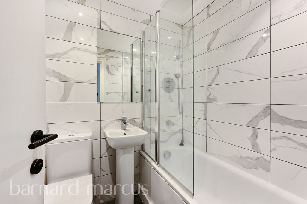 Property photo 2 of 6 Bathroom