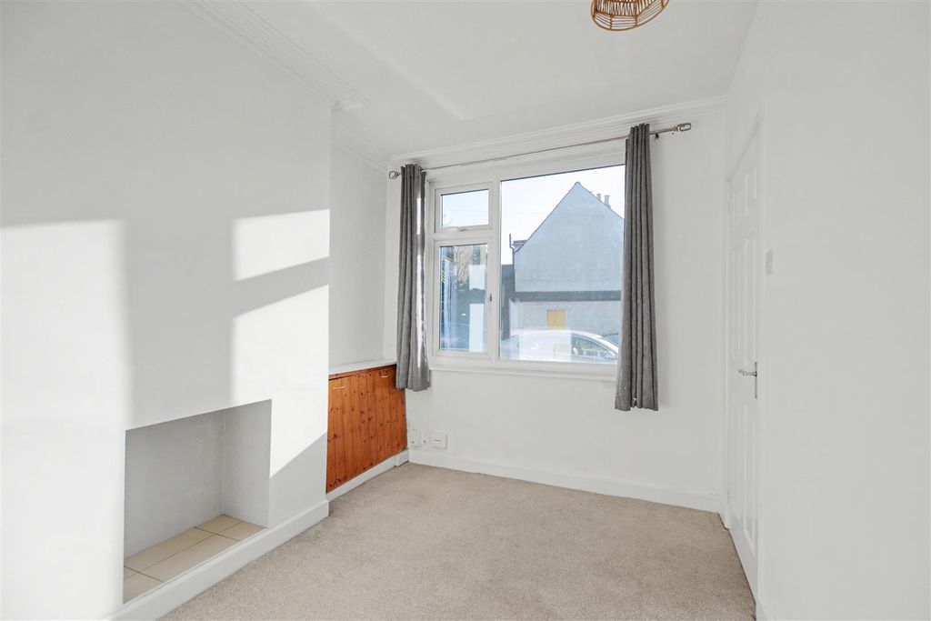 Property photo 3 of 21 Lounge_2.Jpeg