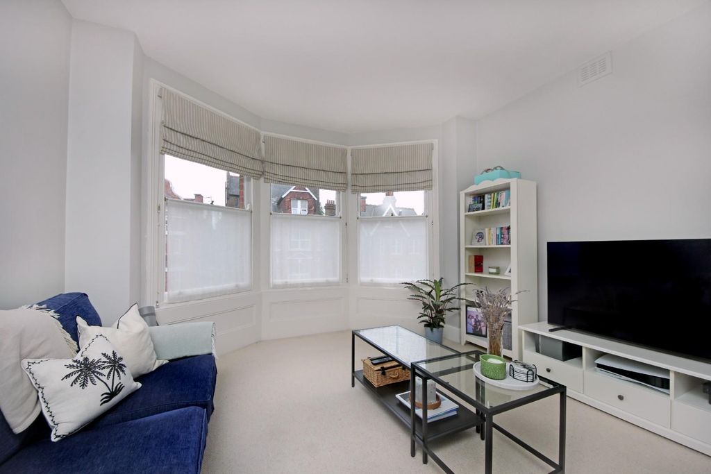 Property photo 2 of 10 Gv- F3 - 11 Creffield Rd (3).Jpg