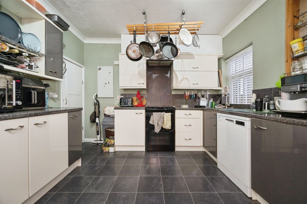 Property photo 3 of 23