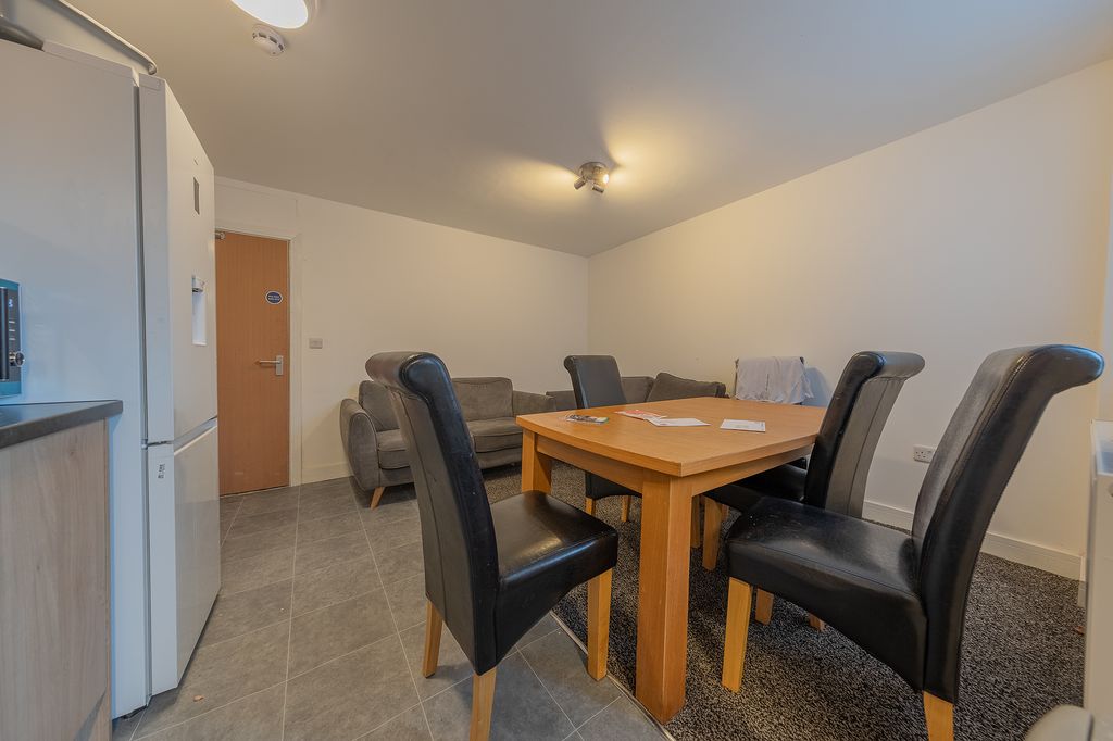 Property photo 2 of 27