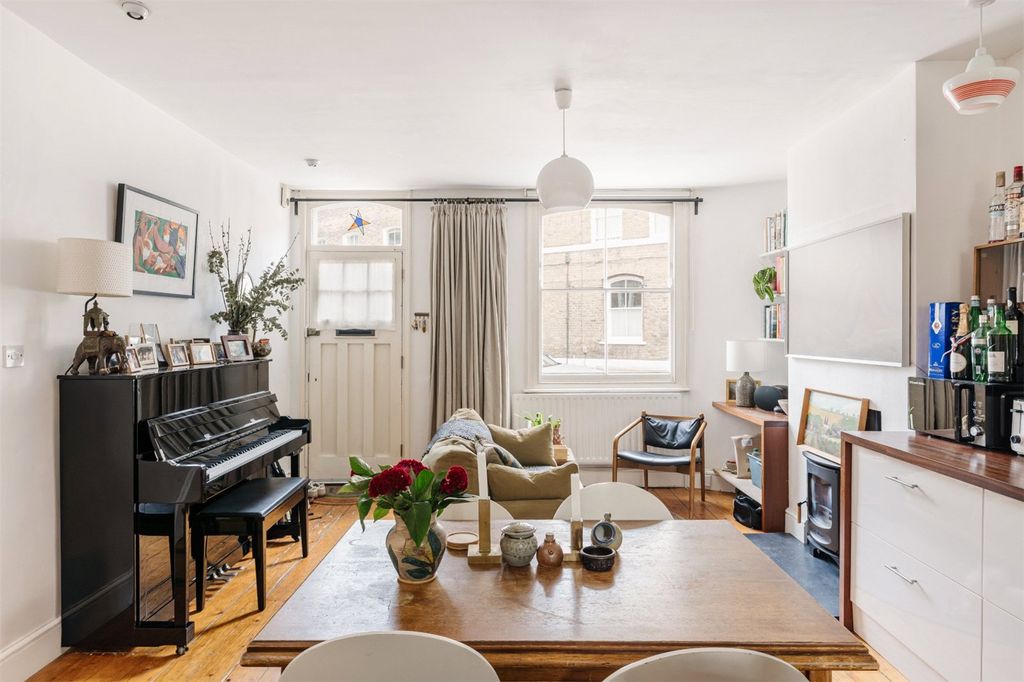 Property photo 3 of 16 Elwin Street E2