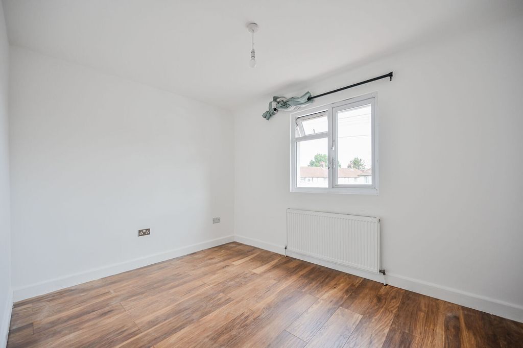 Property photo 2 of 27