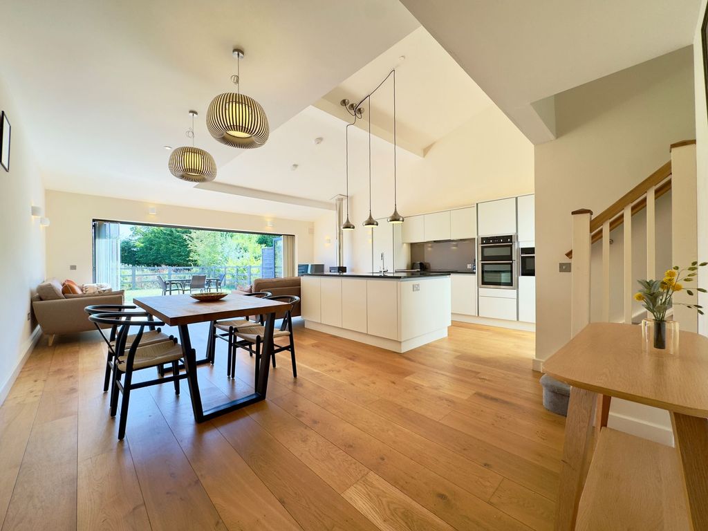 Property photo 3 of 21