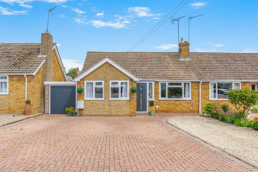 Property photo 1 of 20 36 Horton Drive, Middleton Cheney-3.Jpg