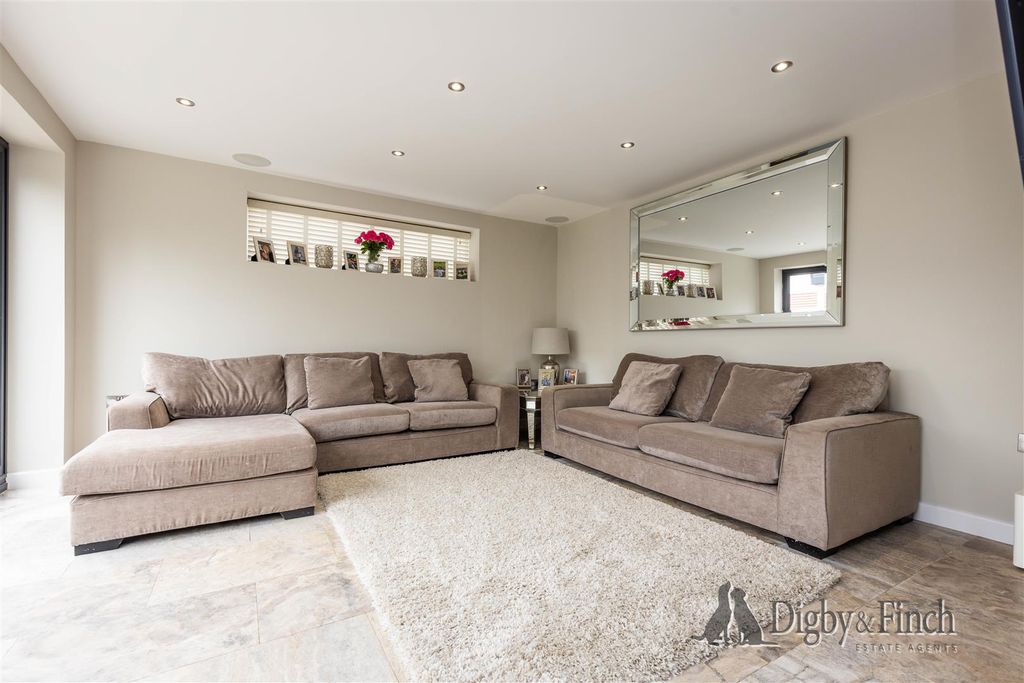 Property photo 2 of 27 Sitting Room