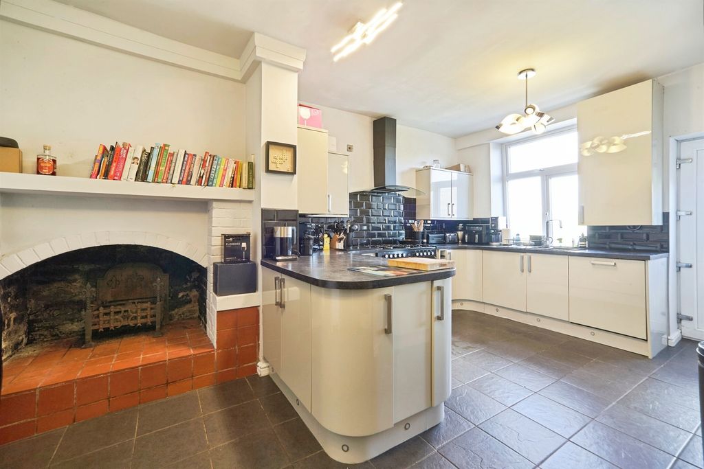 Property photo 3 of 24