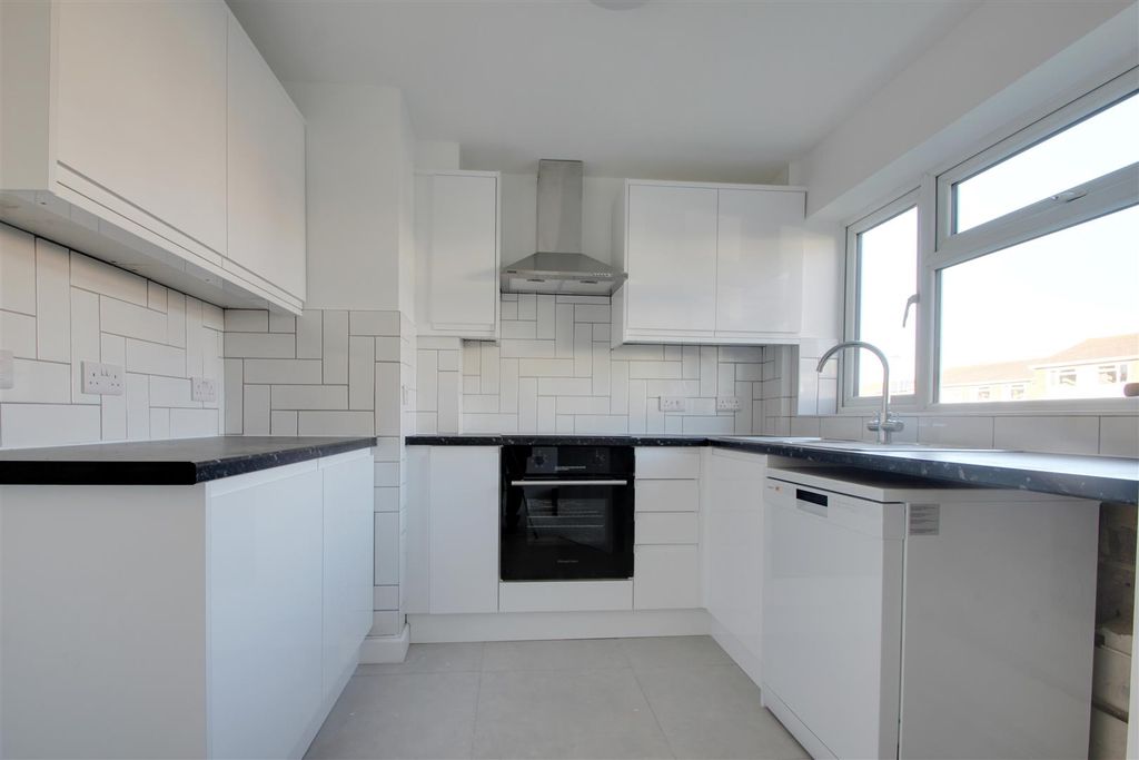 Property photo 2 of 10 Kitchen