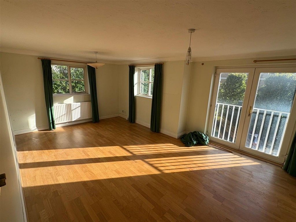 Property photo 3 of 6 Lounge/Diner