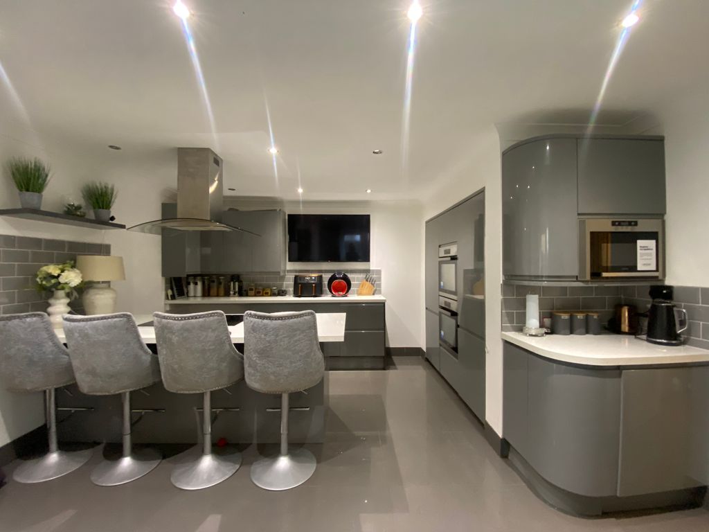 Property photo 1 of 18 Kitchen/Breakfast Room