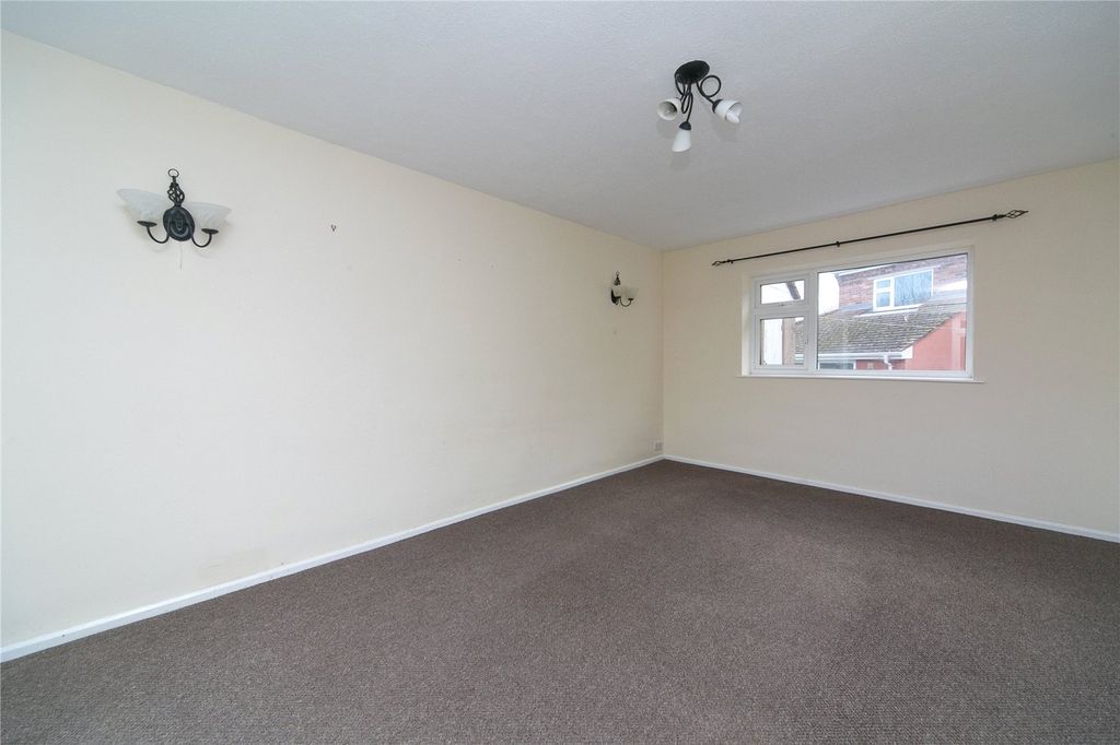 Property photo 2 of 17 Lounge