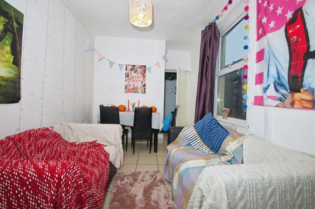 Property photo 2 of 17 Photo