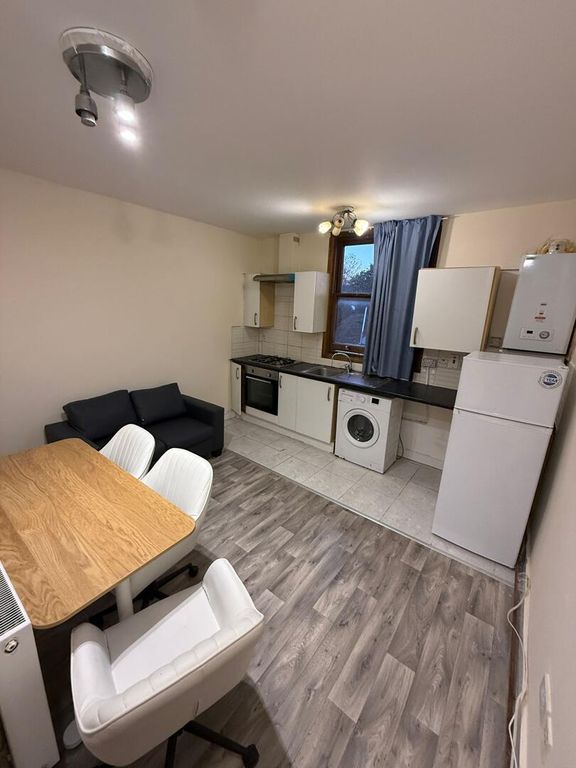 Property photo 3 of 5 Kitchen