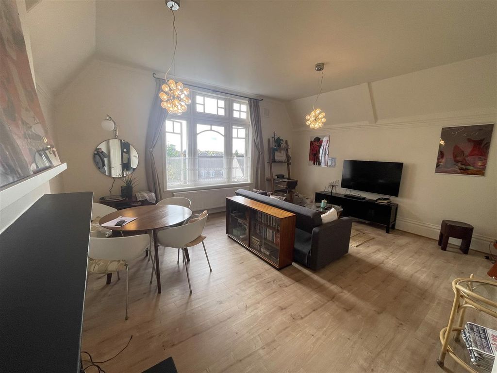 Property photo 3 of 24