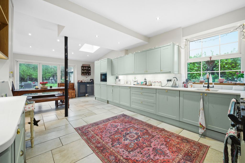 Property photo 2 of 28