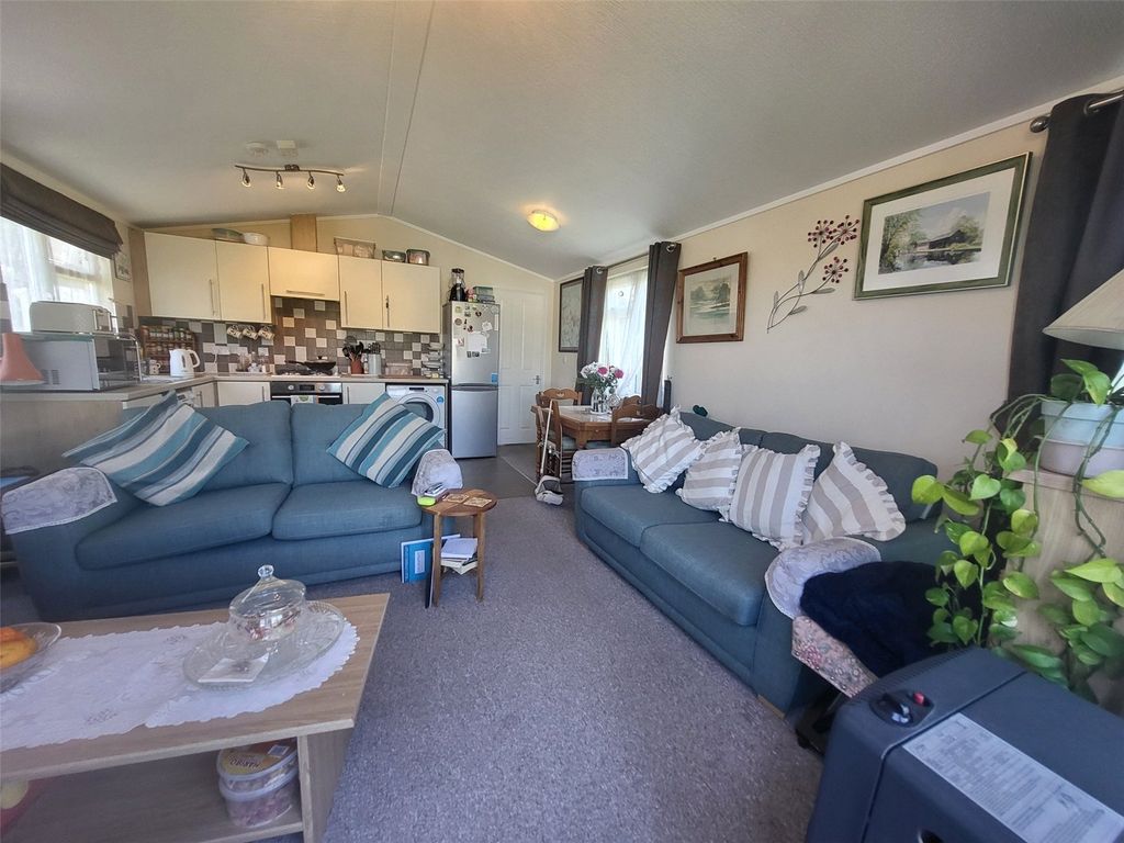 Property photo 2 of 23 Picture No. 28