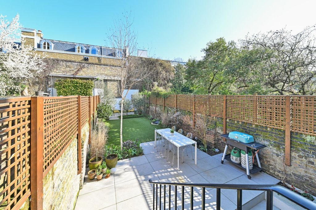 Property photo 2 of 27 Picture No. 22