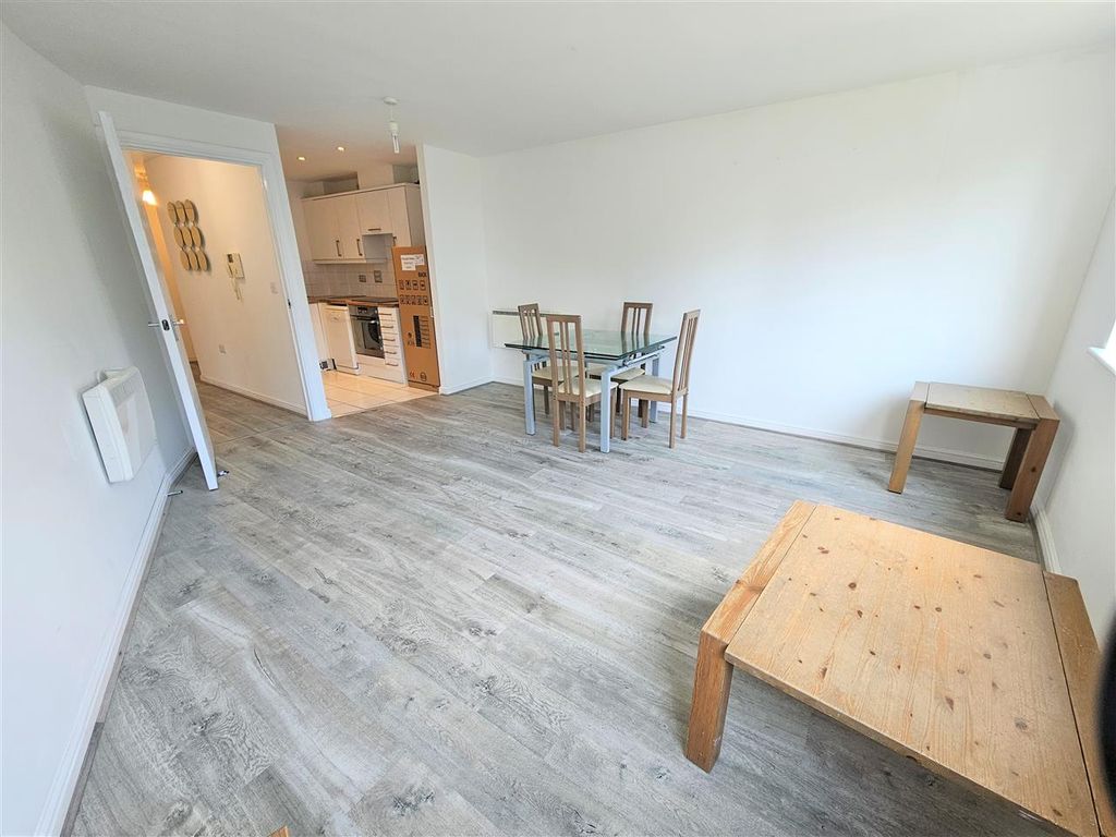 Property photo 3 of 6