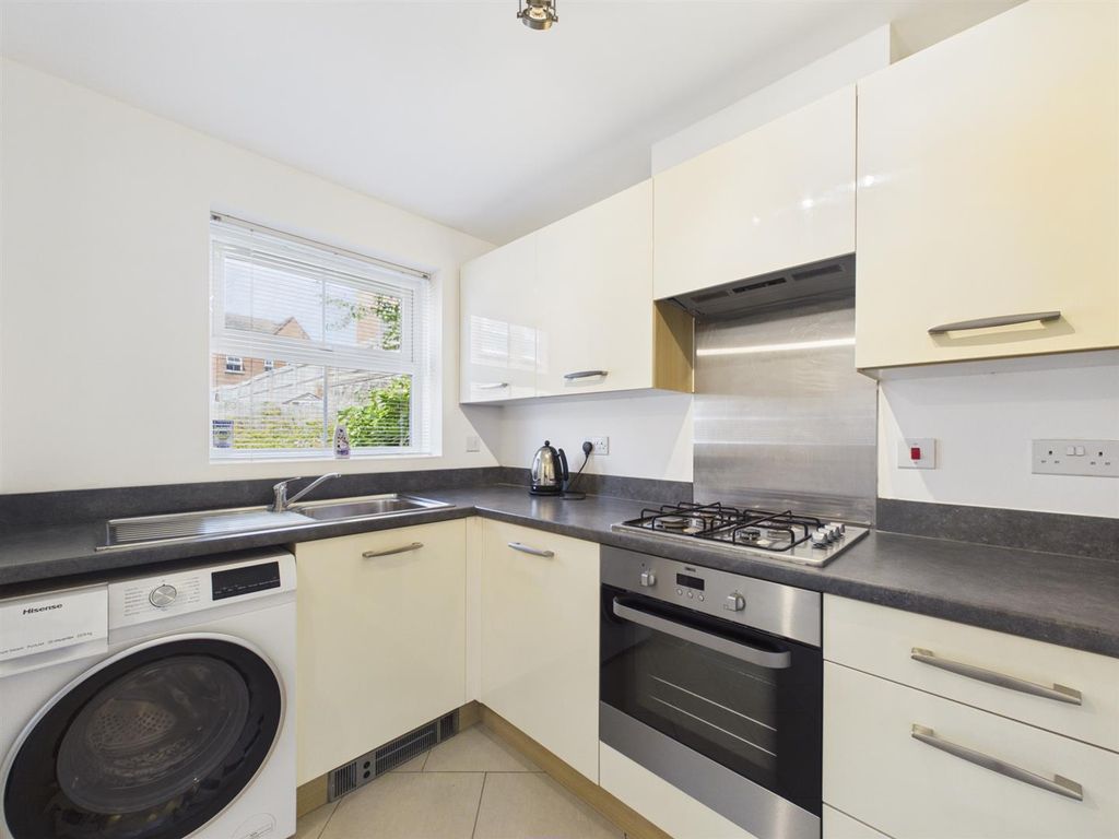 Property photo 3 of 10 Kitchen.Jpg