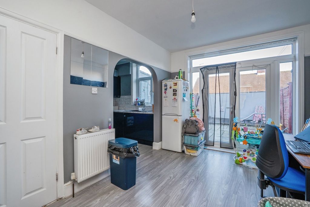 Property photo 2 of 18 Pbox-Img.Jpg