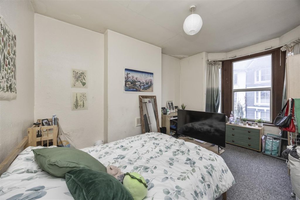 Property photo 1 of 8 Bedroom