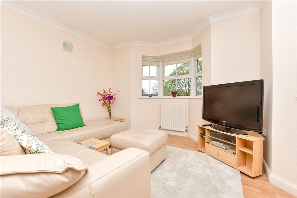 Property photo 2 of 16 Lounge