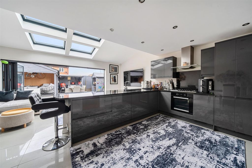 Property photo 2 of 24 1407744-13-6985Ddfa14665.Jpg