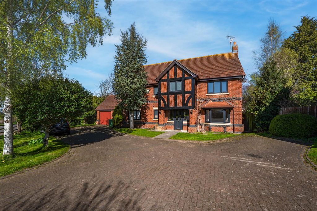 Property photo 1 of 30 8 Valley Lane-6.Jpg