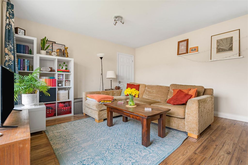 Property photo 3 of 16 30_76566.Jpg