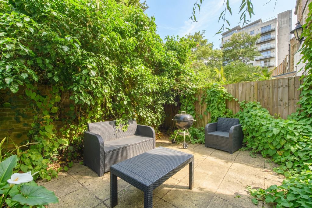 Property photo 3 of 17 5 Rosemary Street N1-19