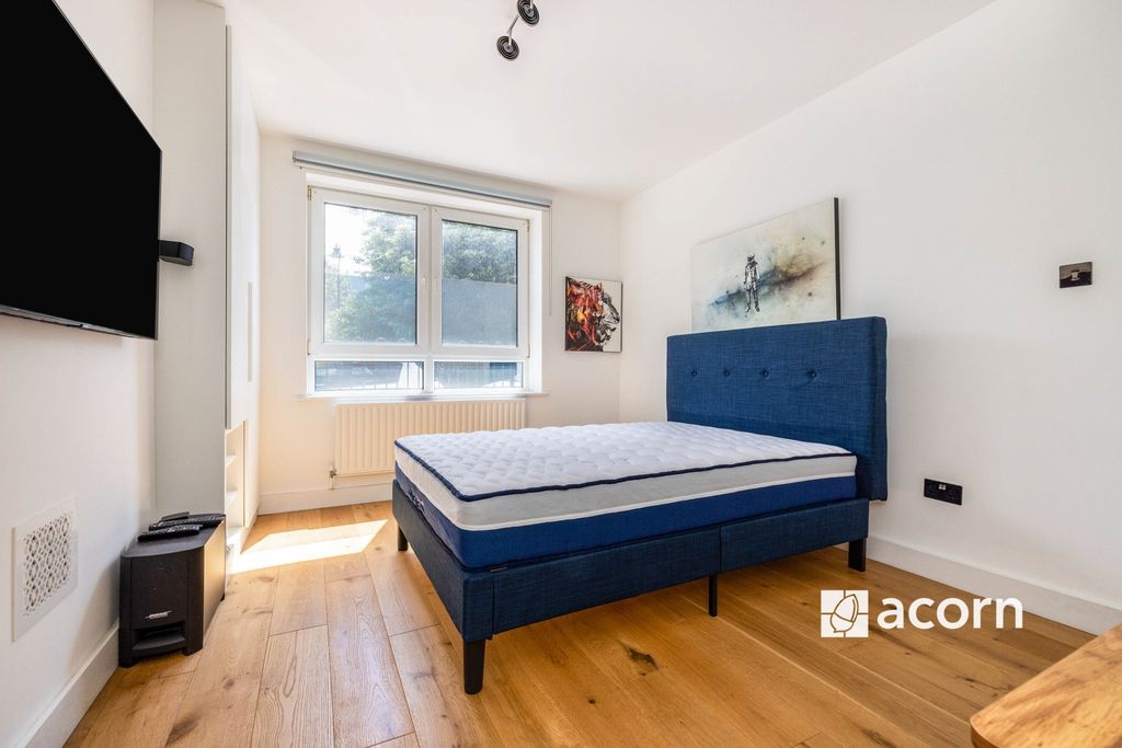 Property photo 3 of 12 Bedroom 1 (2)