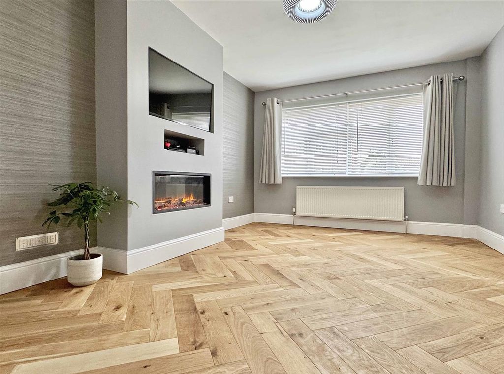 Property photo 2 of 34 Lounge B.Jpg