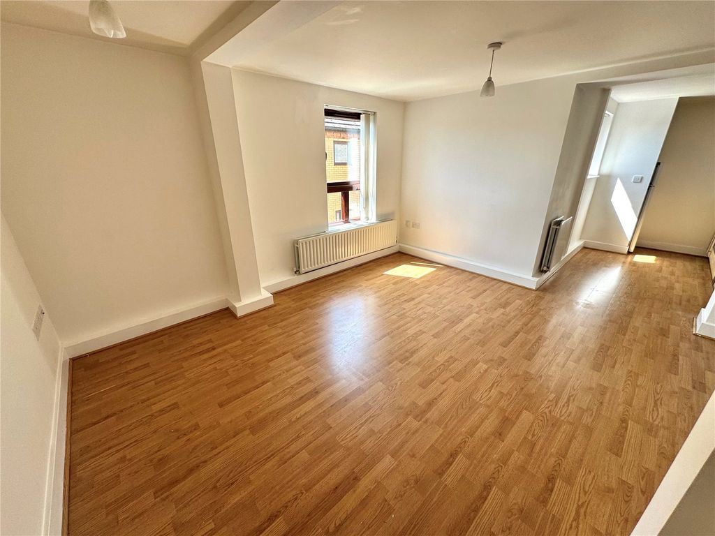 Property photo 2 of 6 Lounge