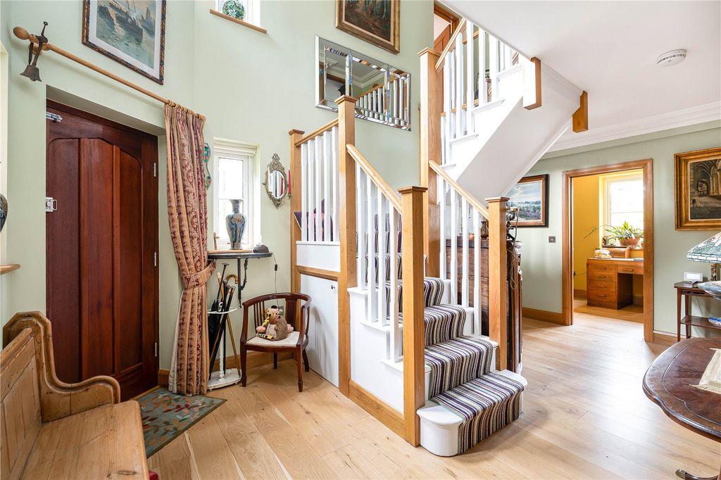 Property photo 2 of 23 Entrance Hall