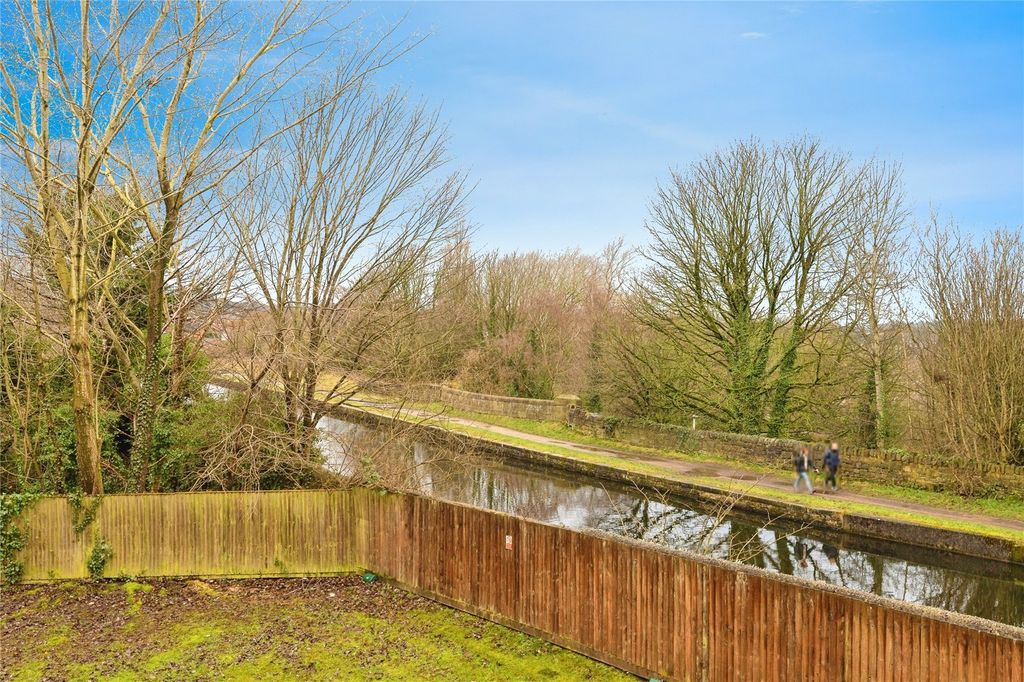 Property photo 2 of 22 Canal View