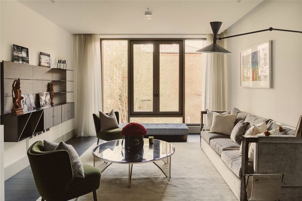 Property photo 1 of 13 Living Room